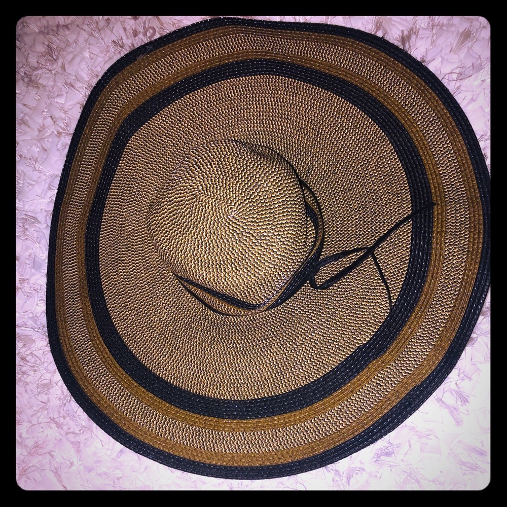 Jessica Simpson hat